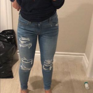 American eagle distresses skinny jeans